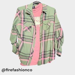 18) PTP T: 17 F: 21 Arizona Jean Company Green and Pink Plaid Shirt